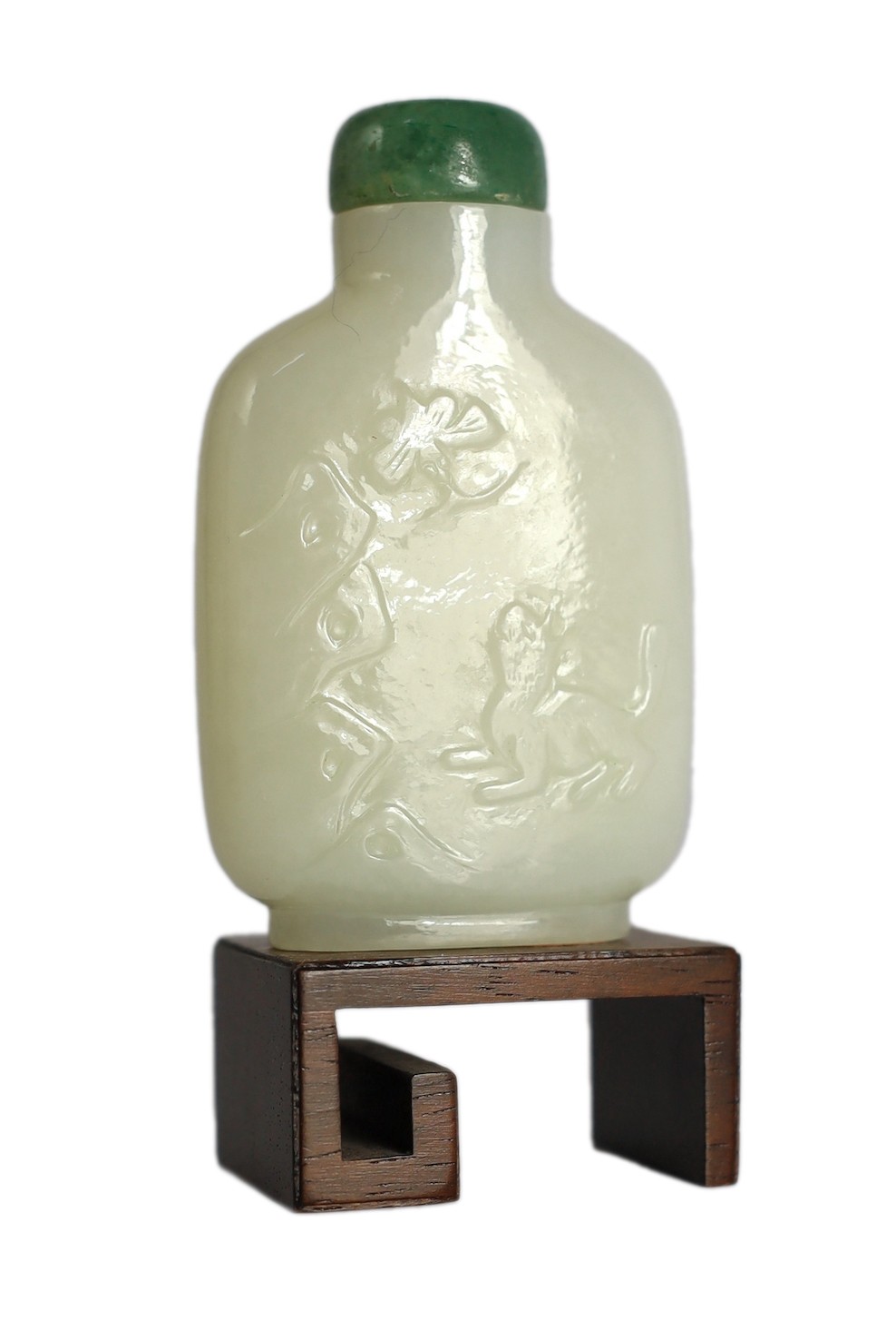 A Chinese white jade snuff bottle, 19th/20th century, 6.7cm, green stone stopper